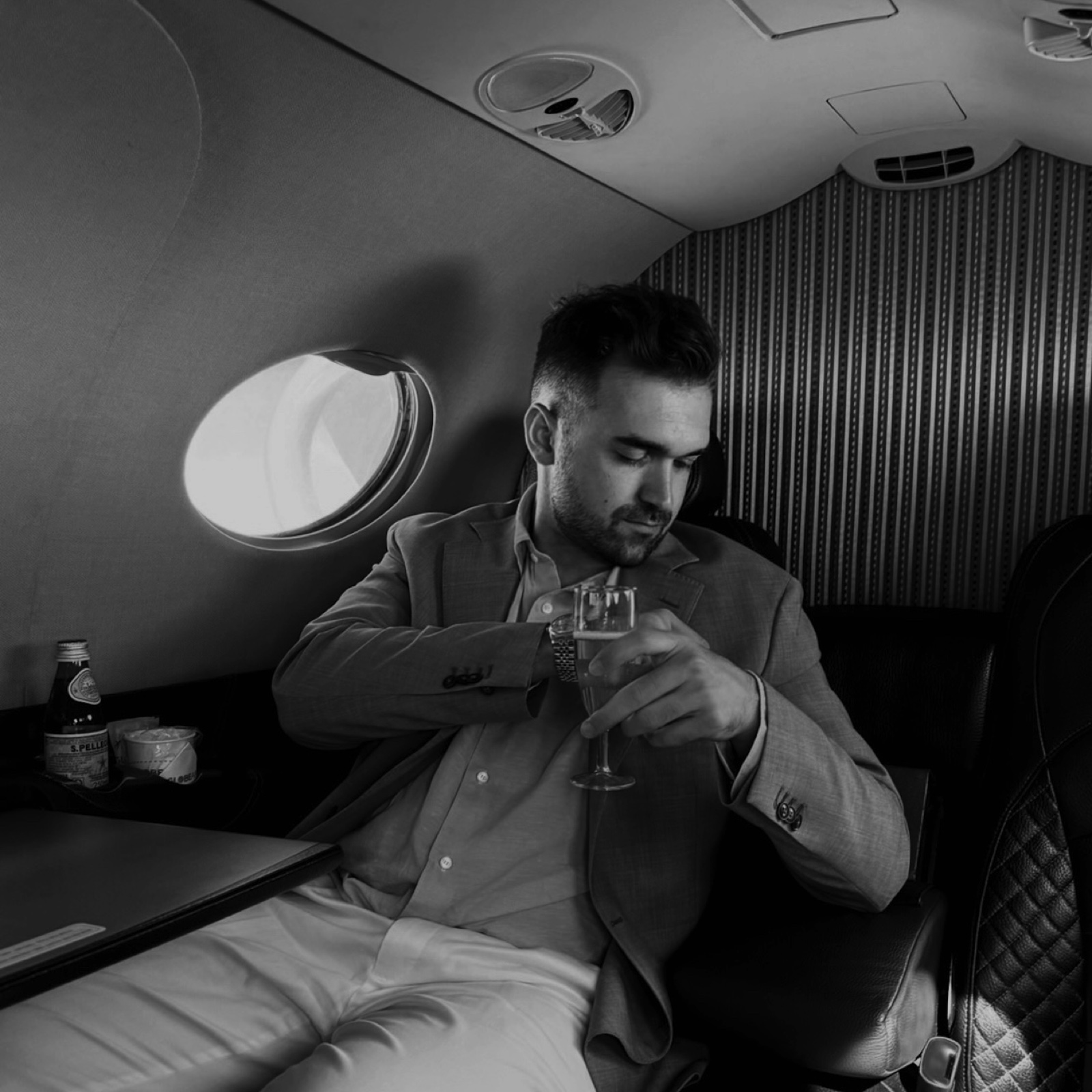 Simone Guiducci a bordo di un jet privato